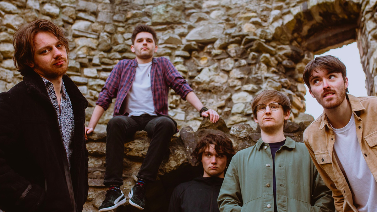Single Review: The Silver Bars – Lipstick Colour