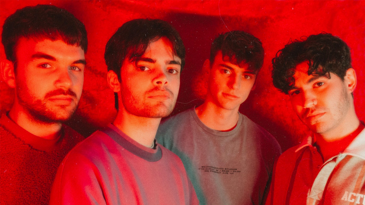 Single Review: Blondes – Does It Rain On You? 