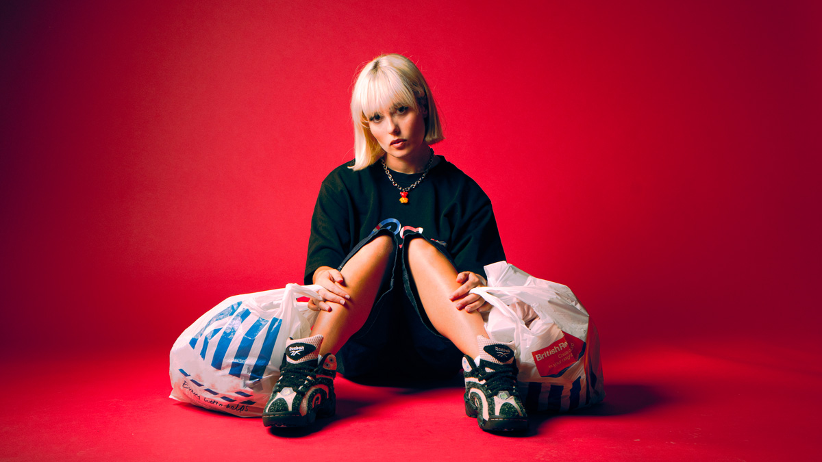 Single Review: SOFY – WET PAINT