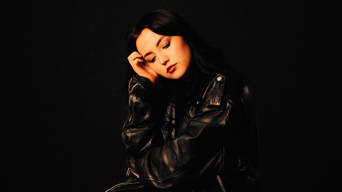 Single Review: Megan Wyn – Familiar Faces