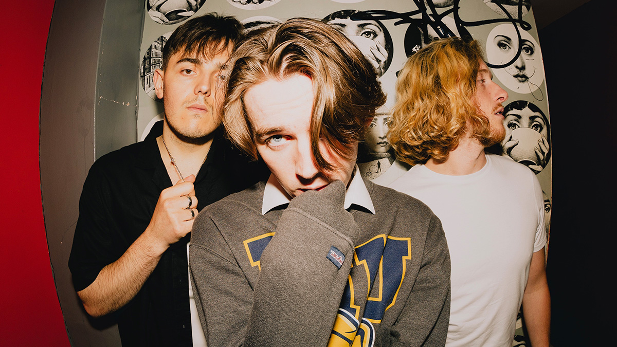 Single Review: Casinos – Fashion Girls