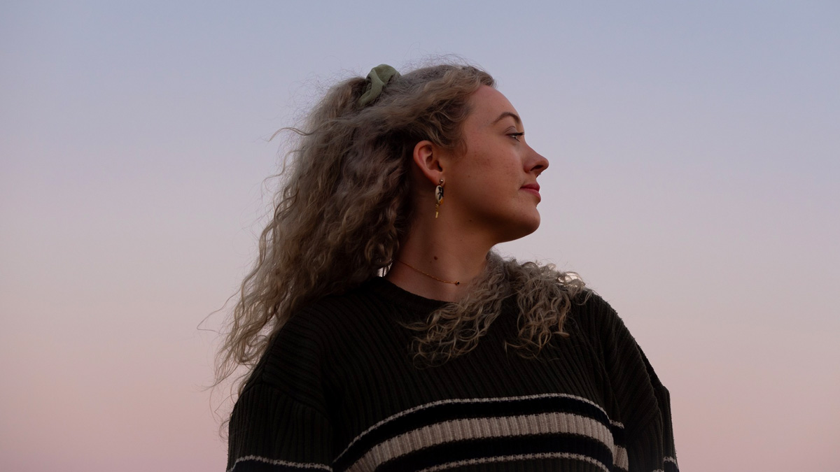 Single Review: Bea Stewart – Talking To Your Sunflowers