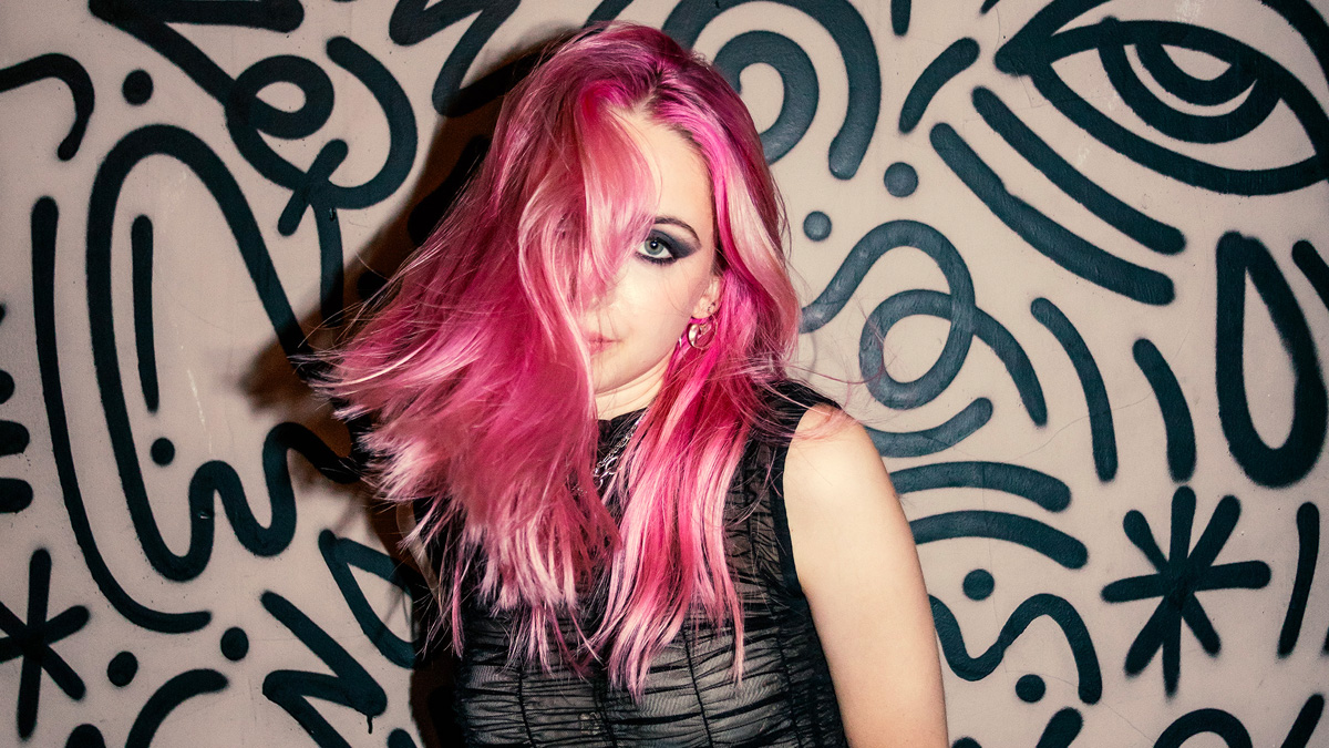 Single Review: Lizzie Esau – Impossible + Strange