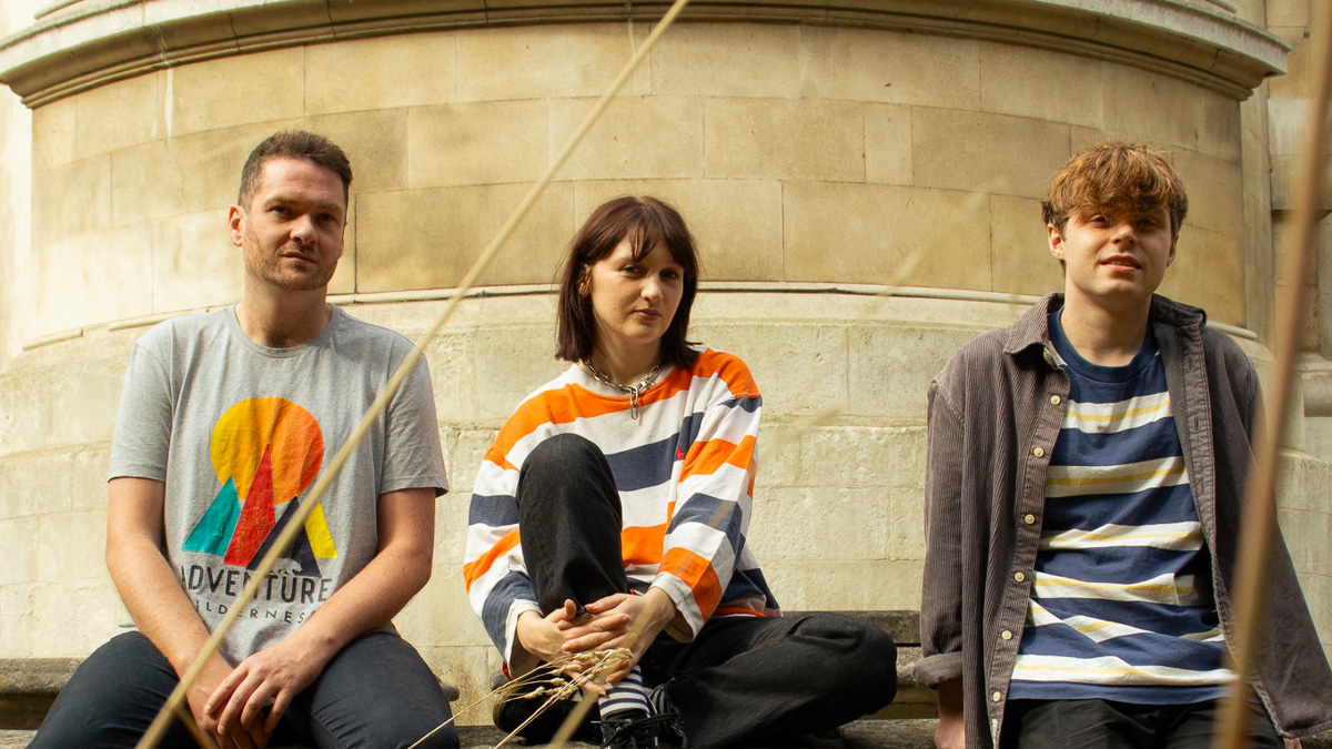 Single Review: Ski Lift – Double Yellow