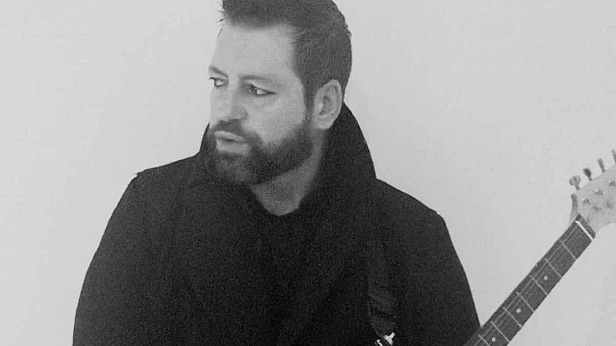 Single Review: Max E McCabe – Anyway