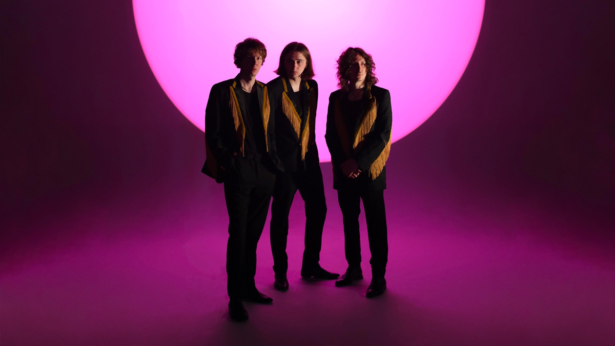 Single Review: The Howlers – Lady Luck