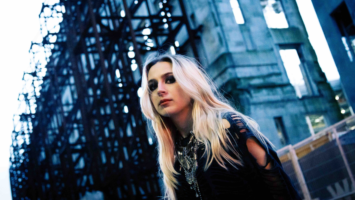 Single Review: Lizzie Esau – Wait Too Late