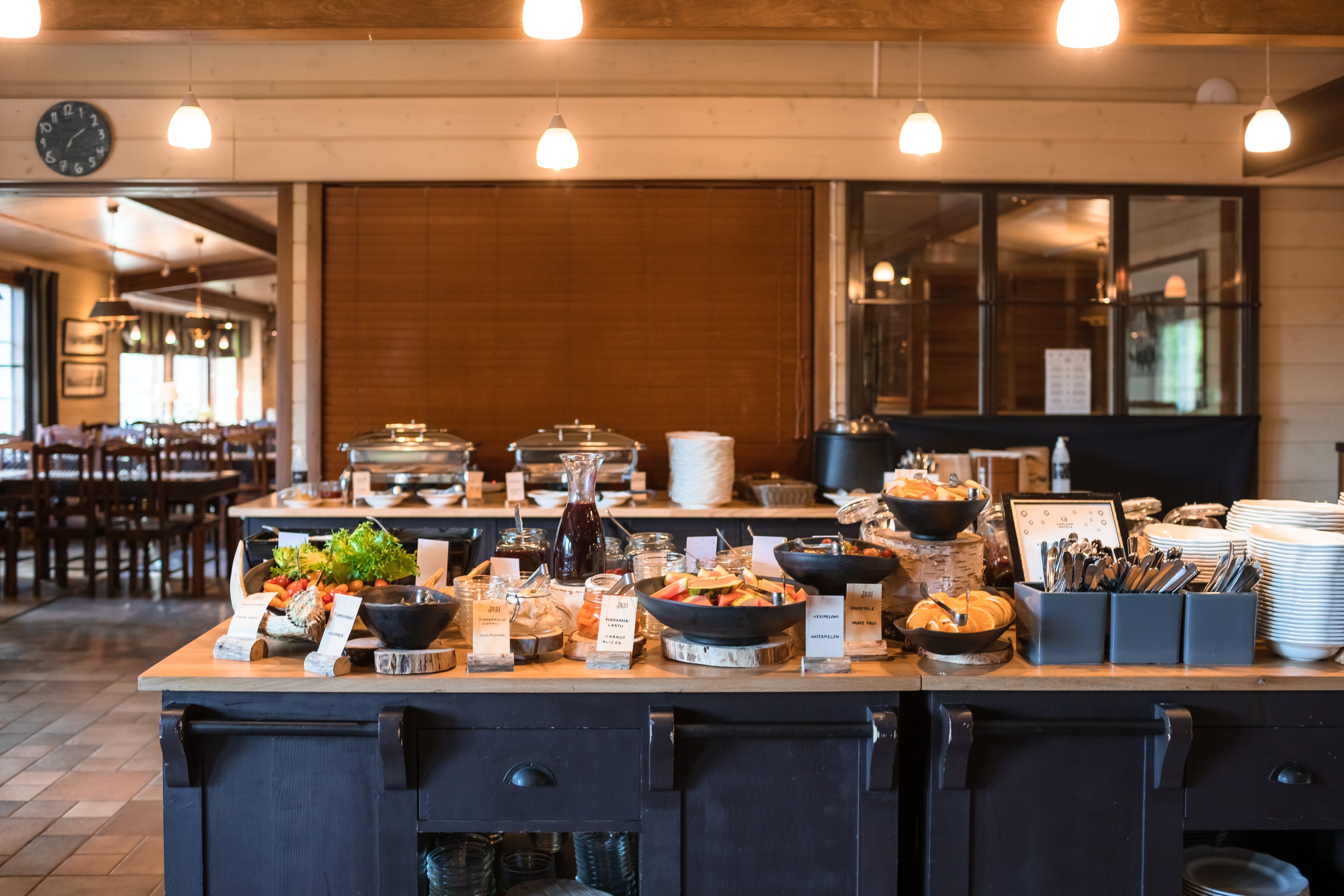 Aamiaistarjoilija, Lapland Hotels Ounasvaara Chalets, Rovaniemi