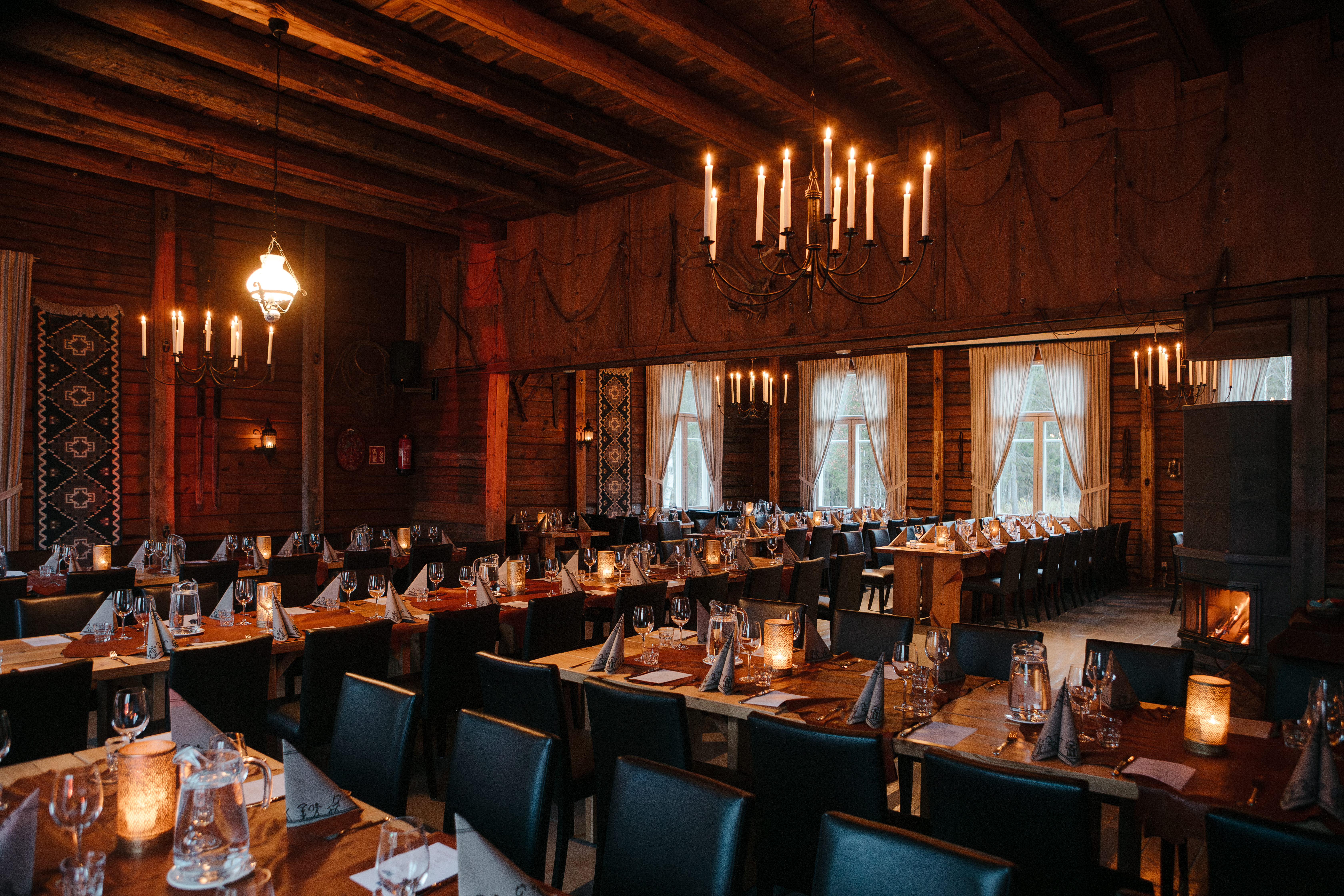 Tarjoilija joulukauteen, LH Catering, Rovaniemi