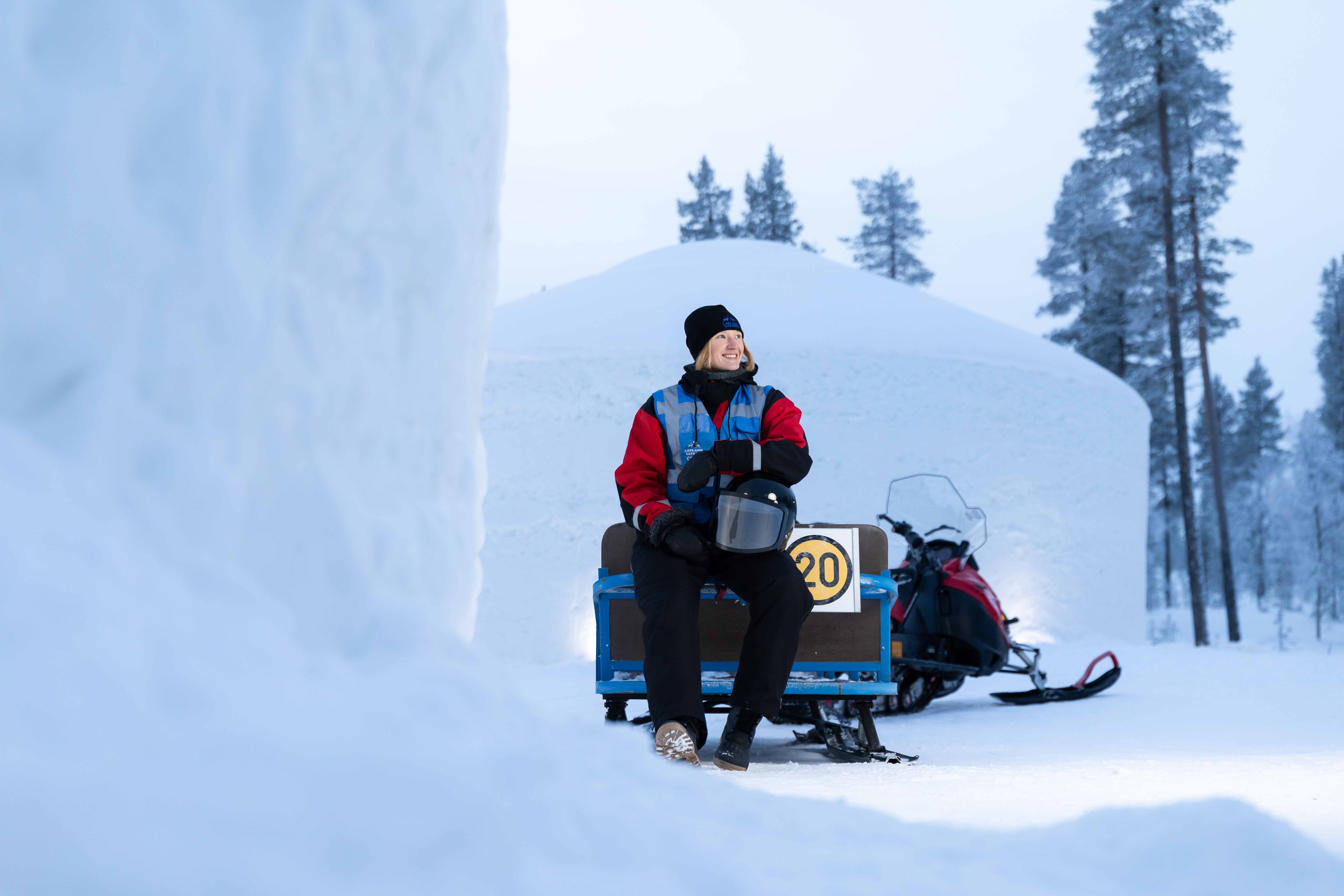 Moottorikelkan rekikuljettaja, Lapland Safaris Saariselkä