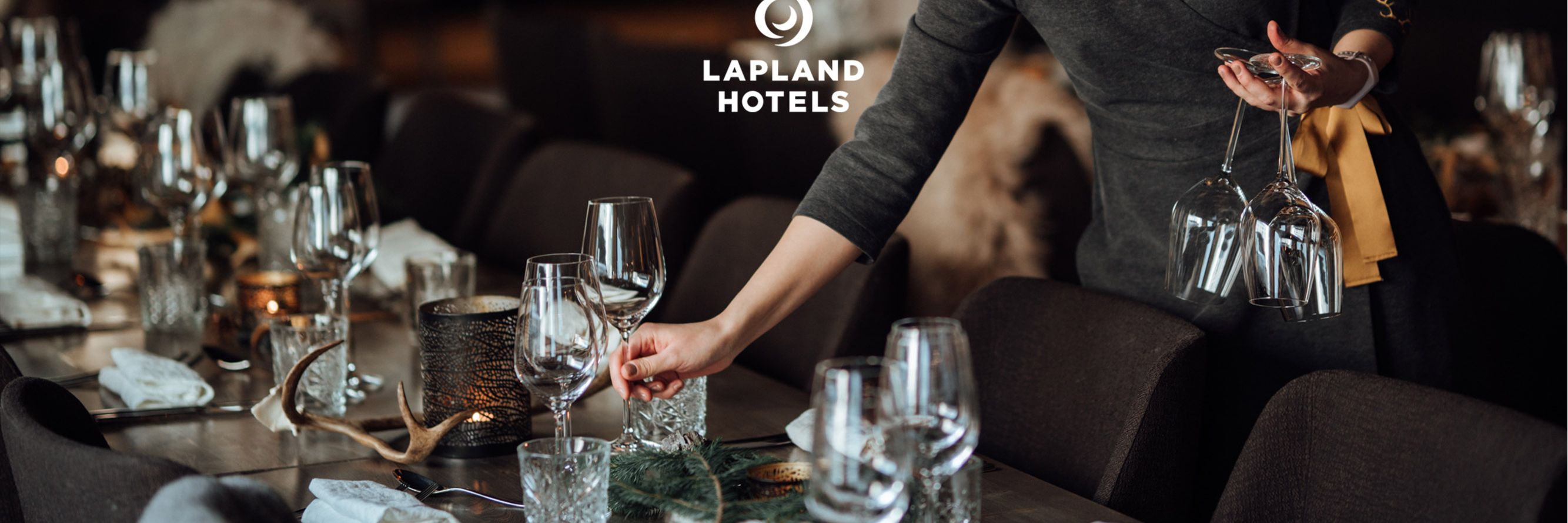 À la carte tarjoilija, Lapland Hotels Ounasvaara Chalets, Rovaniemi
