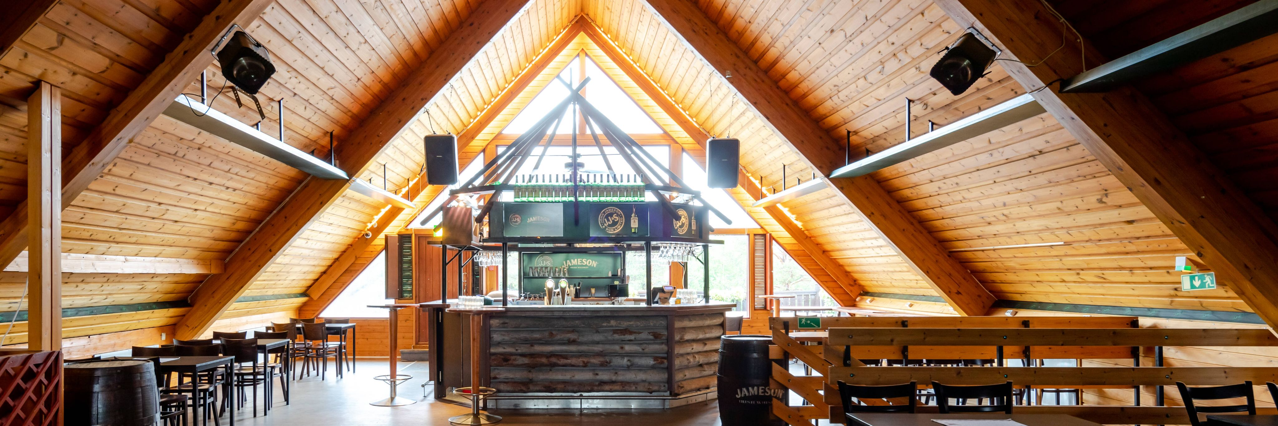 Baaritarjoilija, Lapland Hotels Äkäshotelli, Ylläs