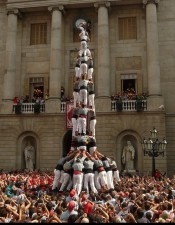 El 3 de 9 amb folre dels Castellers de Sants