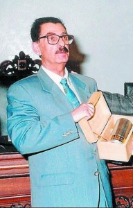Josep Bargalló i Badia recollint el Tro de Reus (1999)