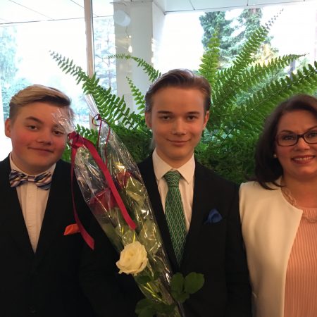 Jo joutui armas aika – Suvivirsi on tärkeä osa kulttuuriamme ja koulujen perinteitä