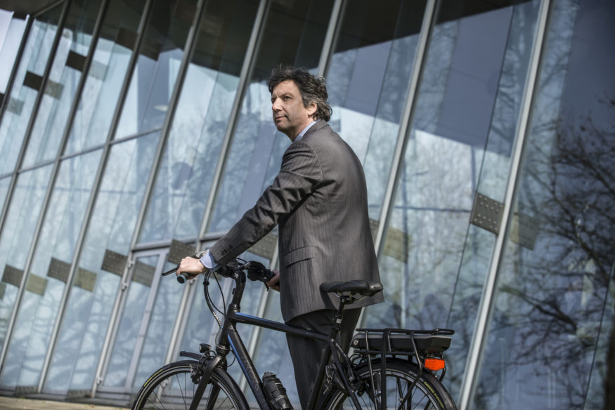 Fietser op een e-bike