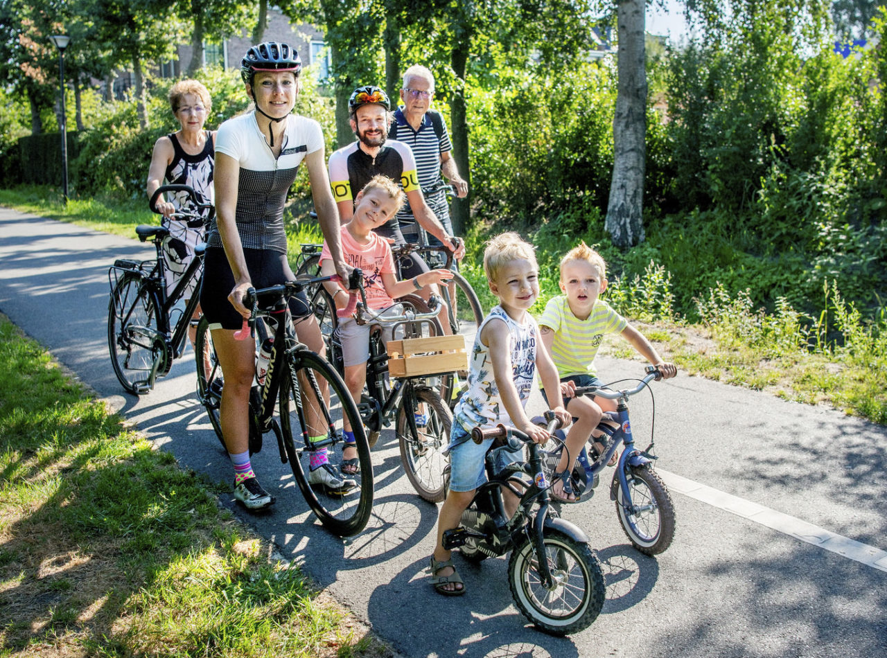 3 generaties van Van Dijk op de fiets