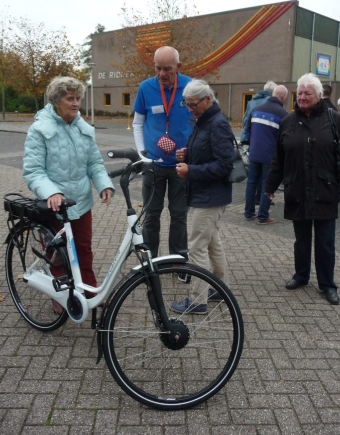 Instructie tijdens E-bikeles.