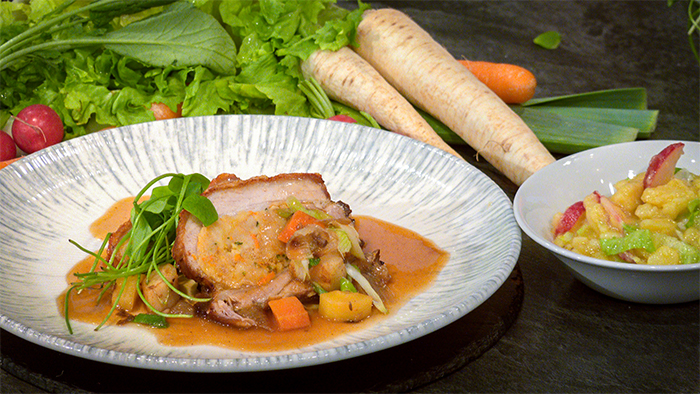 Gefülltes Krustenwammerl mit Kartoffel-Endivien-Salat