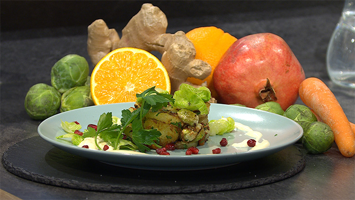 Zweierlei Rosenkohl mit Kartoffelknödel und Orangendip