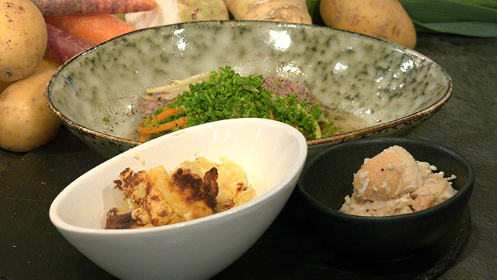 Tafelspitz mit Erdäpfel-Schmarrn, Semmelkren und Wurzelgemüse