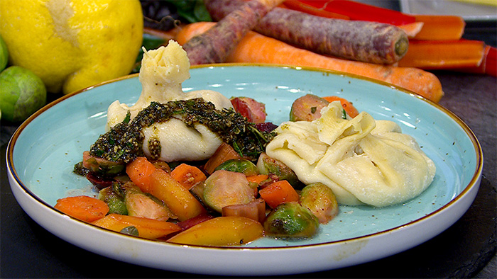 Mangold-Käse-Teigtaschen mit Wintergemüse und Kürbiskern-Pesto