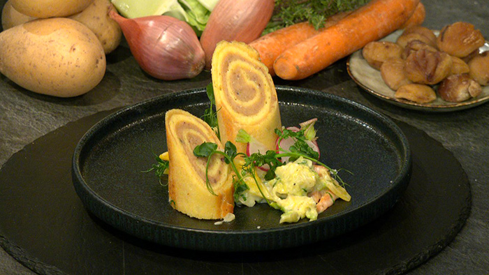 Kartoffel-Maroni-Biskuit-Roulade mit cremigem Wirsingt