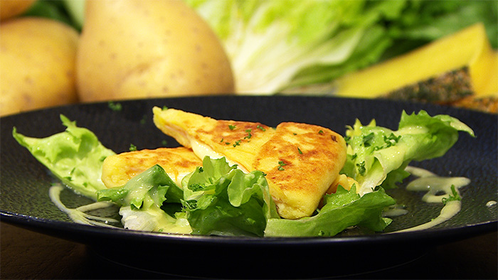 Kartoffel-Cordon-bleu mit Endiviensalat