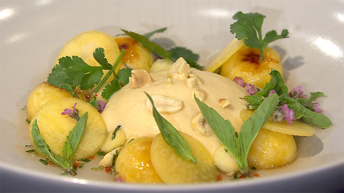 Viererlei Steckrübe mit Chili, Erdnuss und Zitronengras