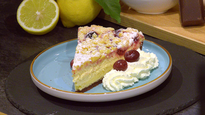 Käse-Kirsch-Kuchen mit Schokoboden und Streuseln / BR
