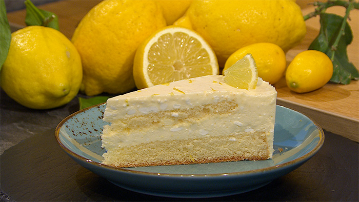 Zitronen-Torte mit körnigem Frischkäse
