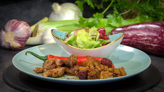 Straccetti mit Caponata und Salat