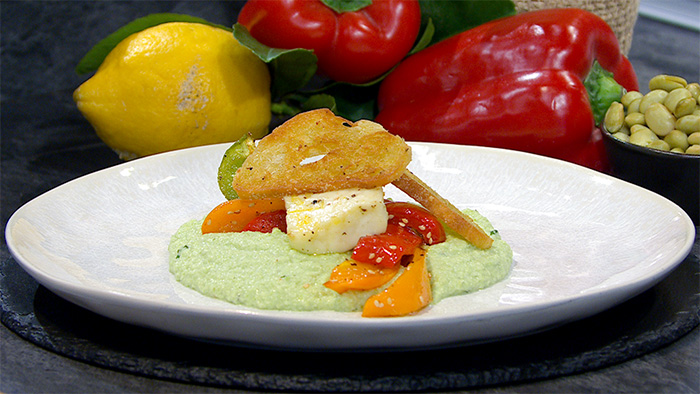 Gebratener Halloumi mit Zitronen-Thymian-Honig, Edamame-Minz-Creme und Ofen-Paprika mit Sesam/BR