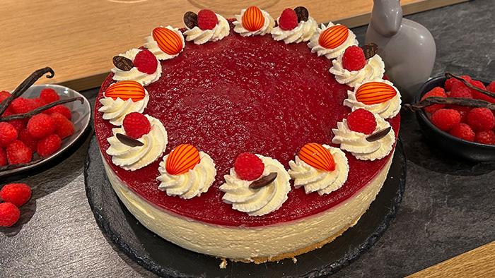 Himbeer-Eierlikör-Ostertorte (alkoholfrei)