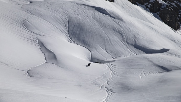 Bild: Ein Skifahrer auf der Zugspitze, Rechte: Anton Brey