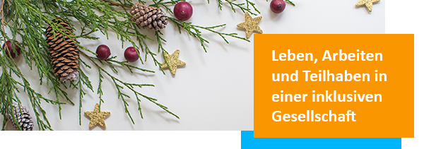 Tannenzweige und Weihnachtschmuck davies-designs-studio-on-unsplash