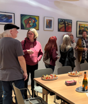 Pradler Art, 1. Vernissage, Dr. Kiener-Larcher, im Stadtteiltreff Pradl