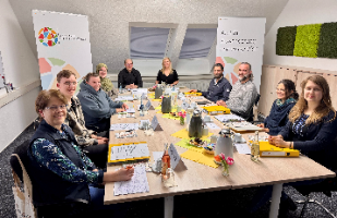 Unter dem Vorsitz von Sozialdezernent Jan Bembennek (5. von links) entschied sich die Jury des Oldenburger Integrationspreises am 25. Februar für drei herausragende Projekte. Foto: Stadt Oldenburg