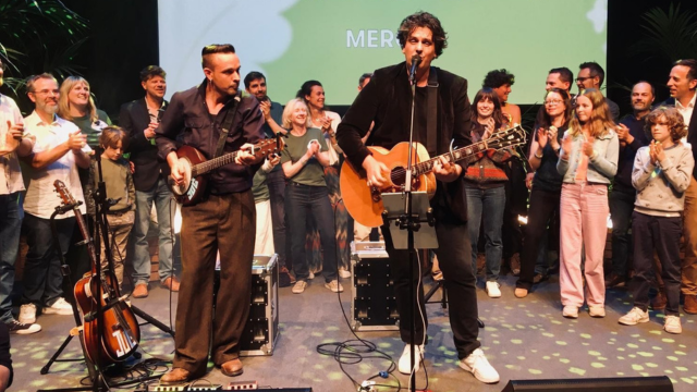 5 juin 2025, Saule, le parrain du Bon Moment, faisait danser tout le public de la Nef à Namur pour la soirée de clôture de notre campagne, un franc succès.