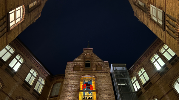 Rathaus Lichtenberg bei Nacht