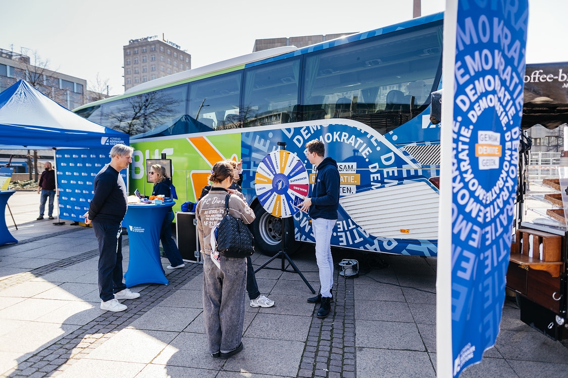 Demokratie-Bus