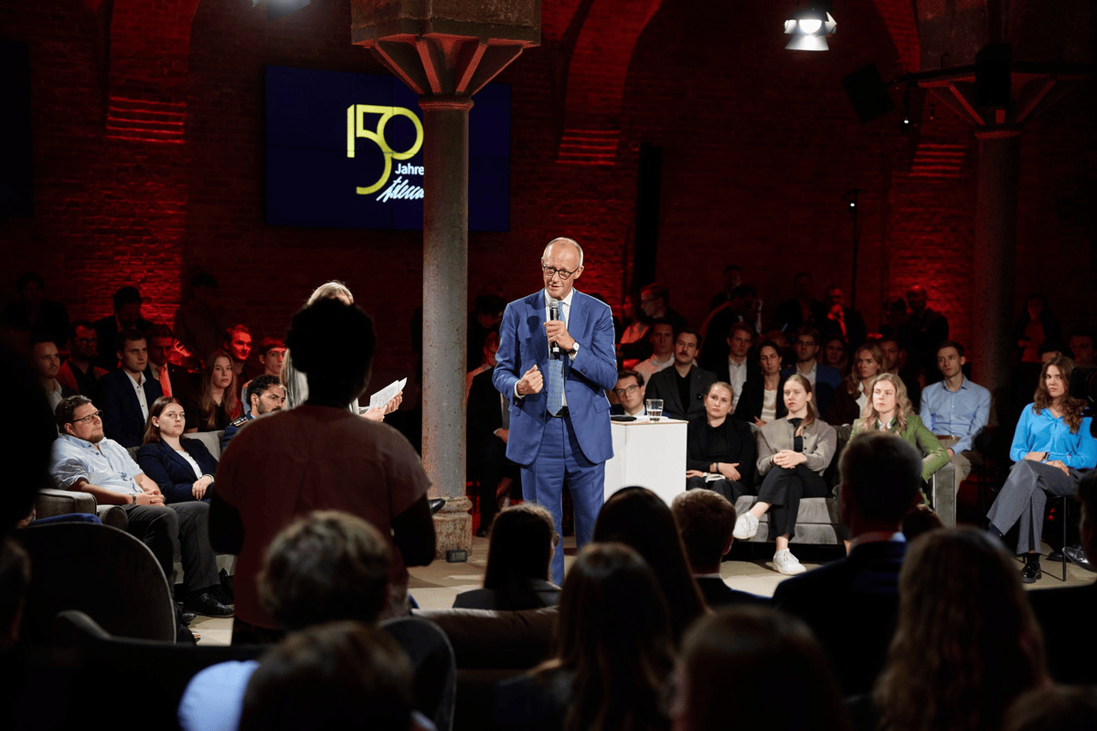 „Deine Zukunft, deine Fragen: Im Gespräch mit Bundeskanzler Friedrich Merz“