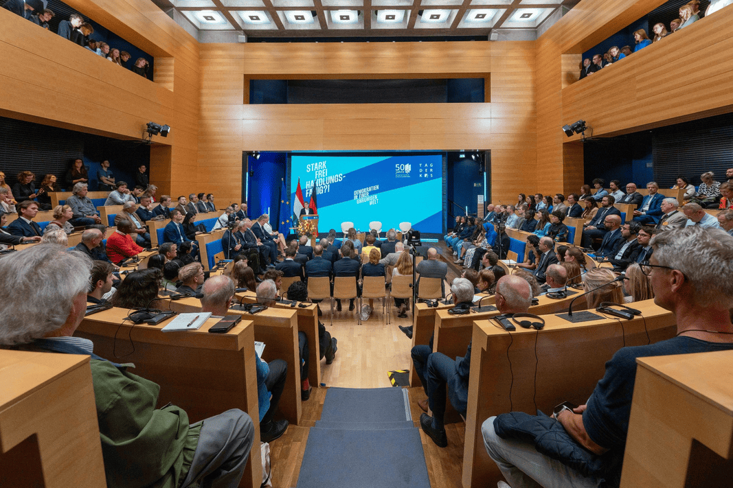 „Demokratie ist stark, sie ist wehrhaft und sie darf sich wehren“