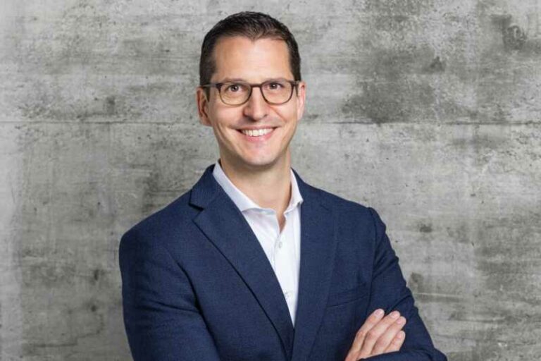 Harry verkauft die Back-Factory an die Valora Gruppe aus der Schweiz.