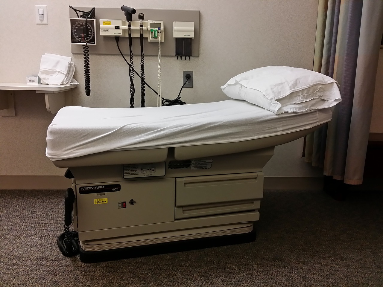 Examination bed Examination bed