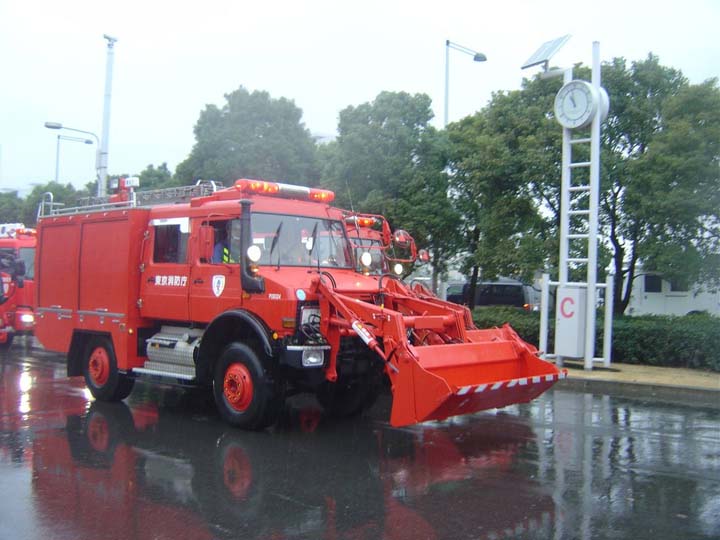Tokyo Fire Department Unimog pumper