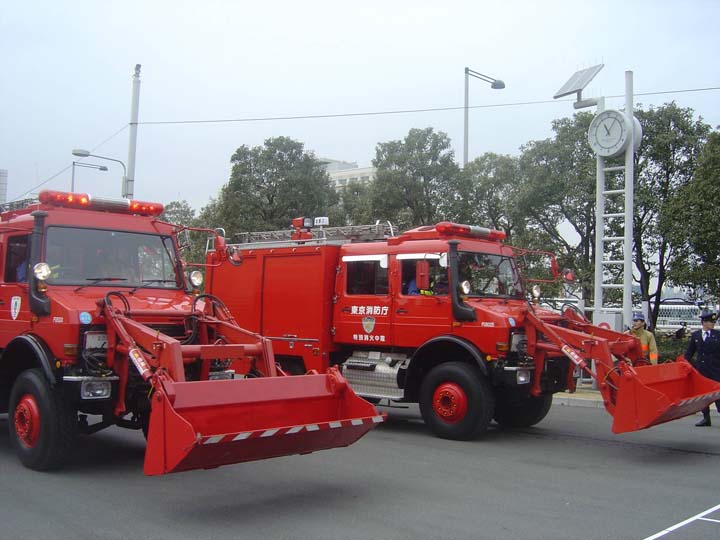 Tokyo FD Mercedes-Benz Unimogs