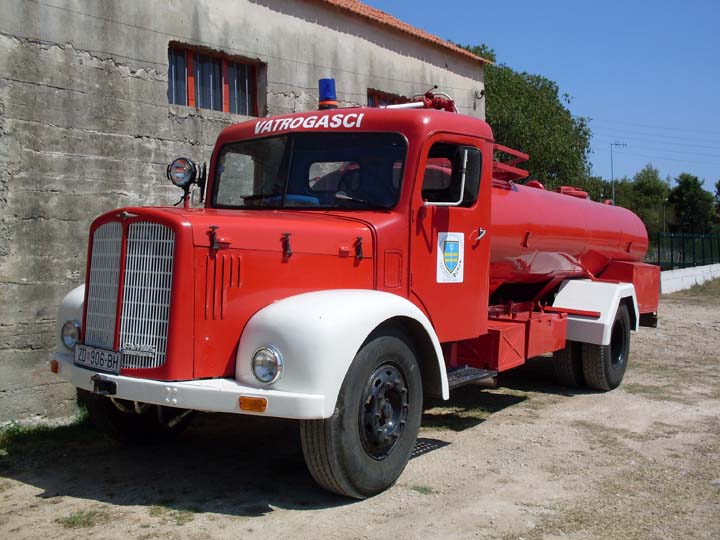 Vatrogasci SV Filip I Jakov Famos water tanker