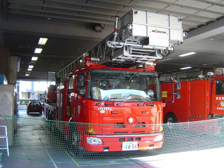 Tokyo Fire Department Hino Turntable ladder