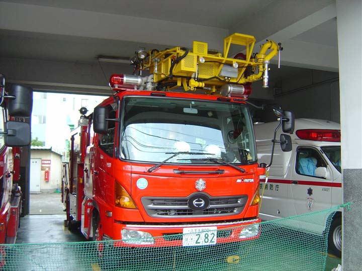 Tokyo Fire Department Hino pumper skylift